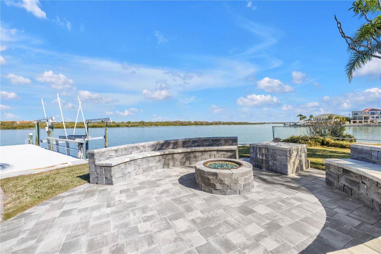 583 Crystal Drive, Madeira Beach, FL 33708 Photo