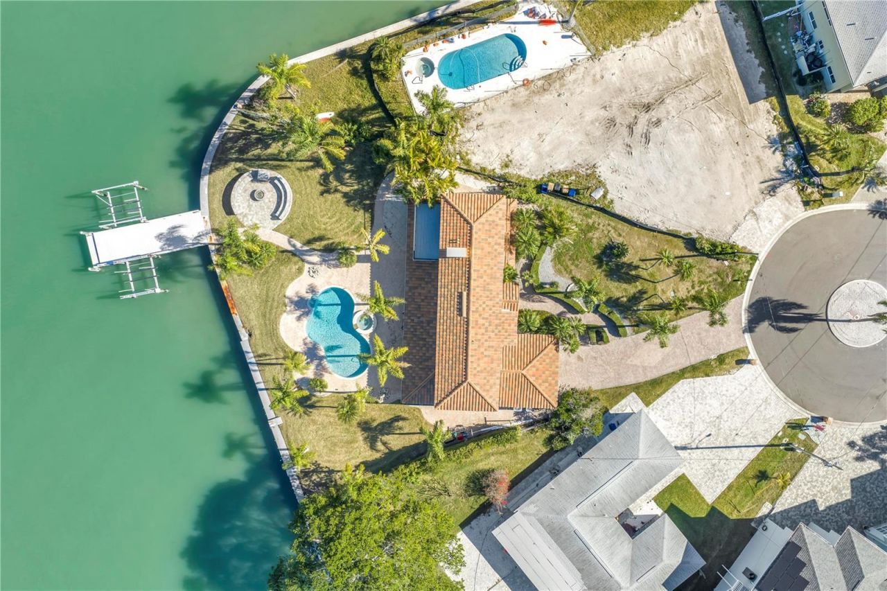 583 Crystal Drive, Madeira Beach, FL 33708 Photo