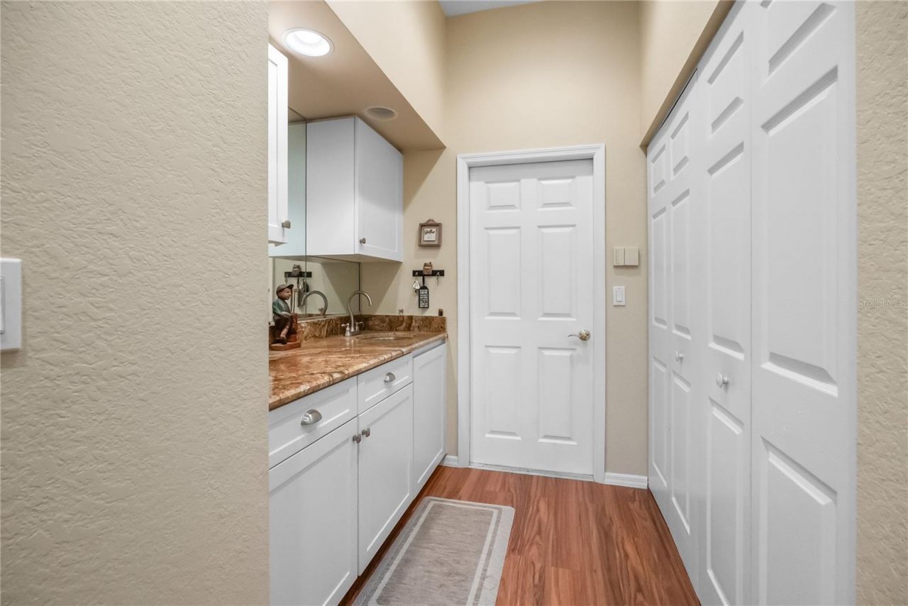 6955 Stetson Street Circle, Sarasota, FL 34243 Photo