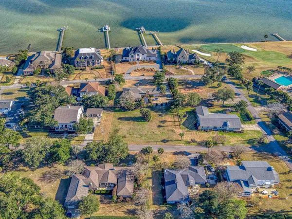 1009 Harbourview Cir, Pensacola, FL 32507