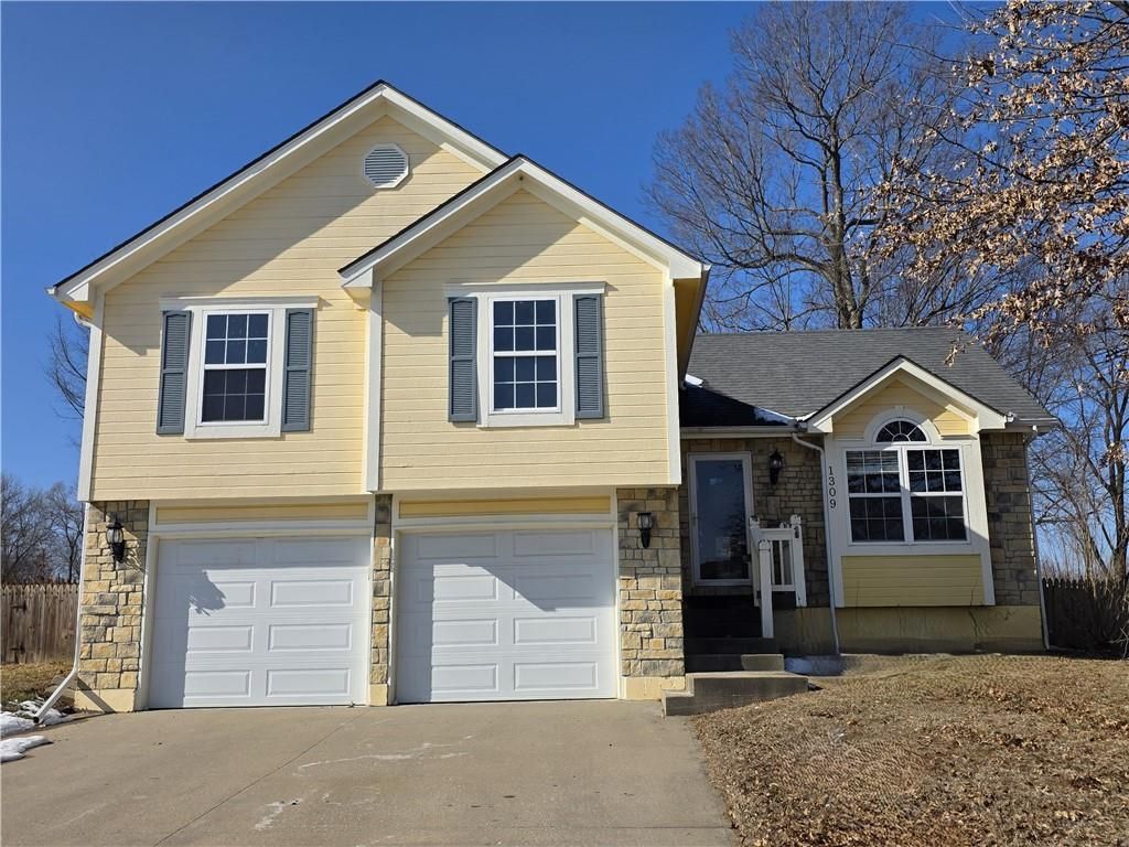 1309 Russell Road, Pleasant Hill, MO 64080 Main Photo