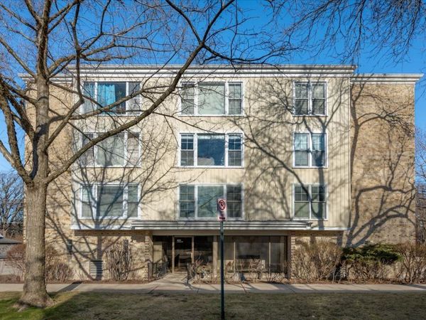 601 Ridge Road, Unit 202, Wilmette, IL 60091