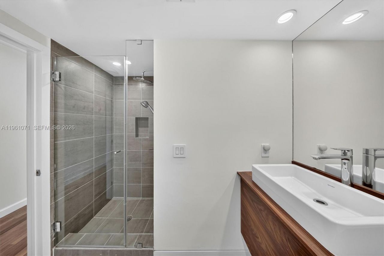 245 Michigan Ave, Unit LP-4, Miami Beach, FL 33139 Photo