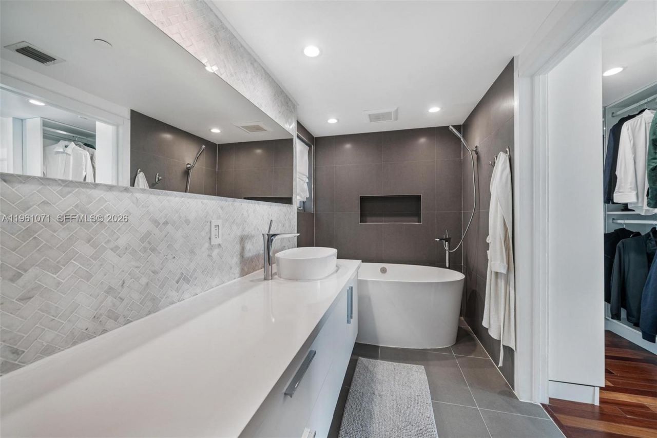 245 Michigan Ave, Unit LP-4, Miami Beach, FL 33139 Photo