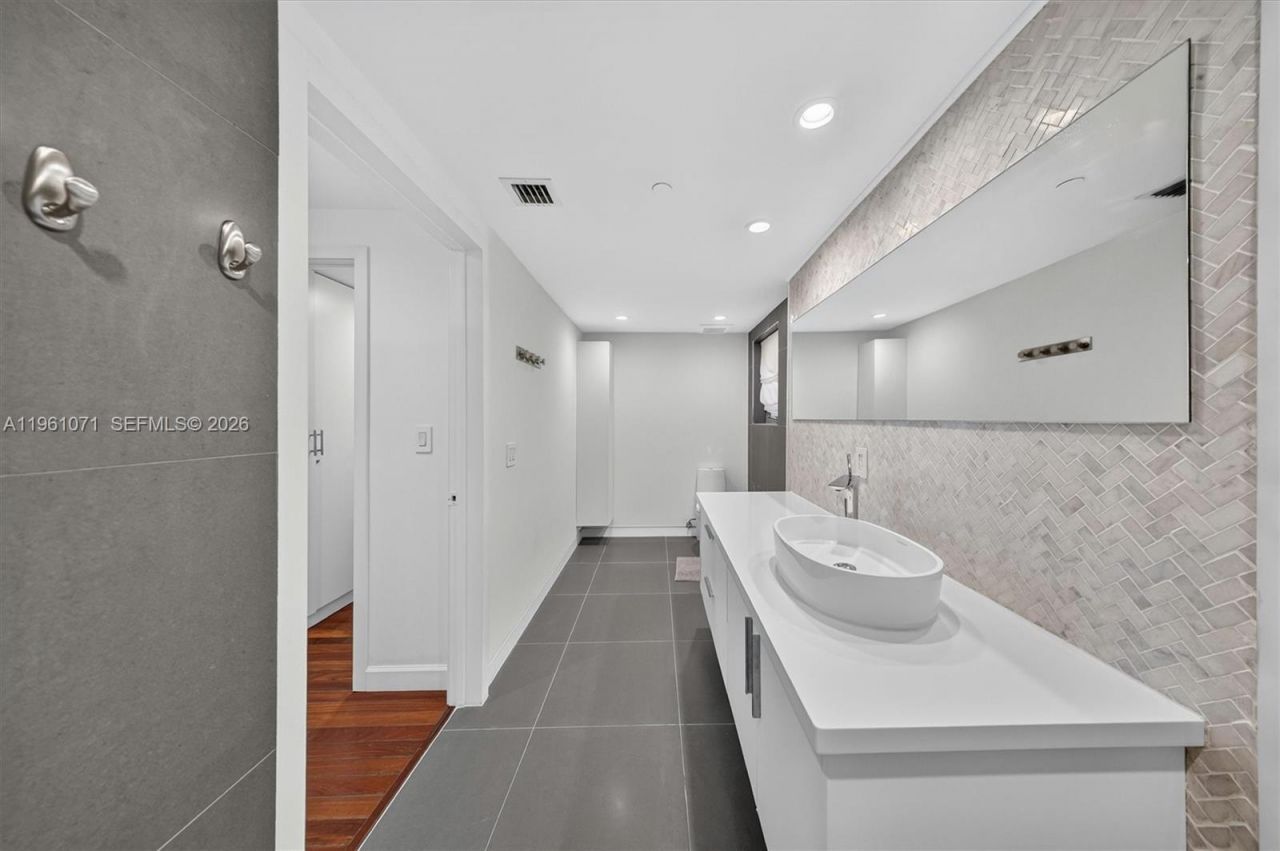 245 Michigan Ave, Unit LP-4, Miami Beach, FL 33139 Photo