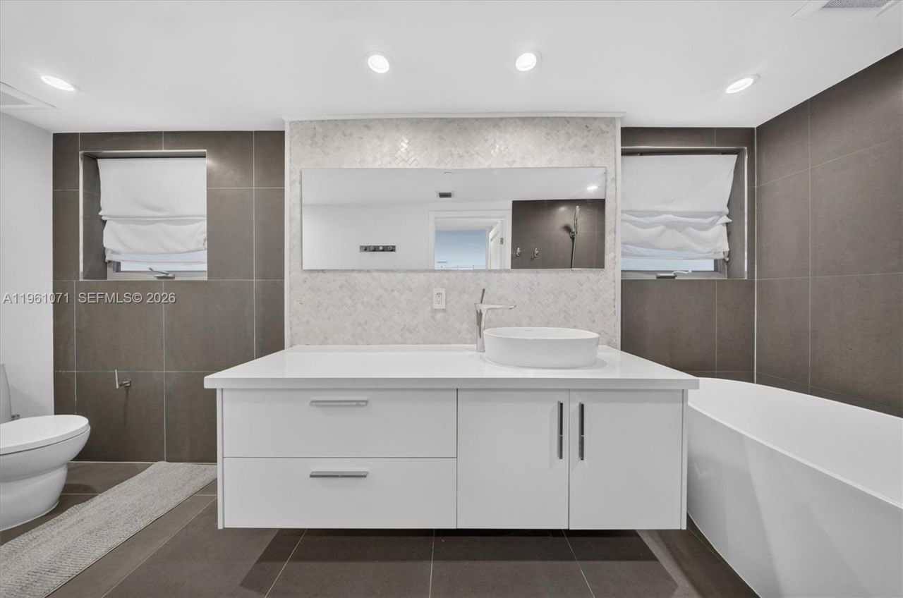 245 Michigan Ave, Unit LP-4, Miami Beach, FL 33139 Photo