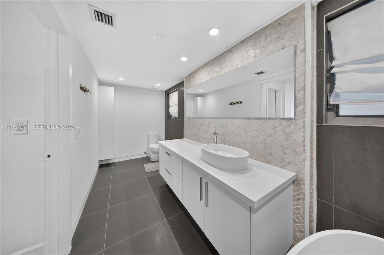 245 Michigan Ave, Unit LP-4, Miami Beach, FL 33139 Photo