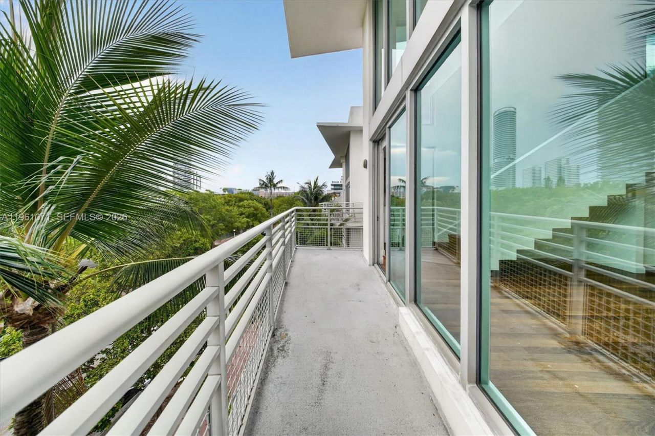 245 Michigan Ave, Unit LP-4, Miami Beach, FL 33139 Photo