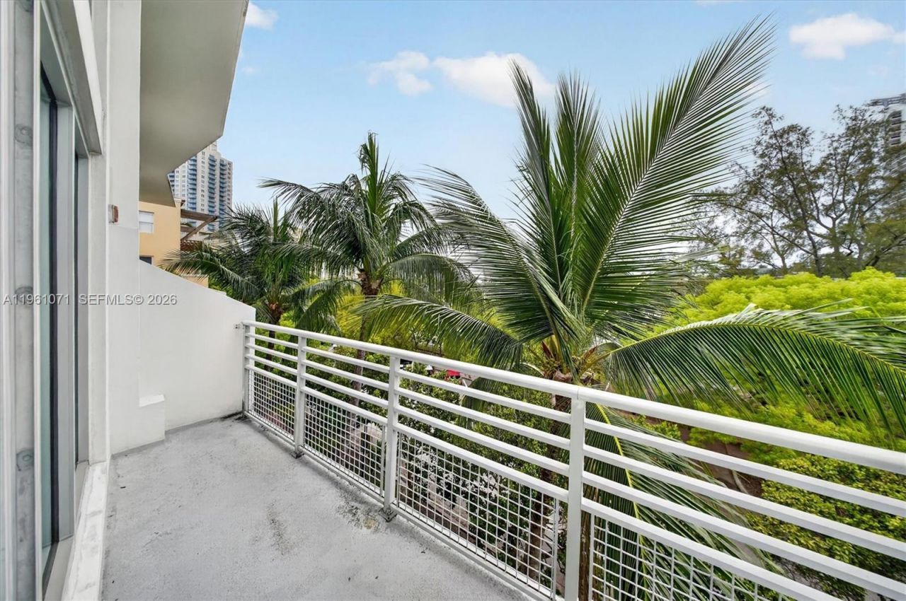 245 Michigan Ave, Unit LP-4, Miami Beach, FL 33139 Photo