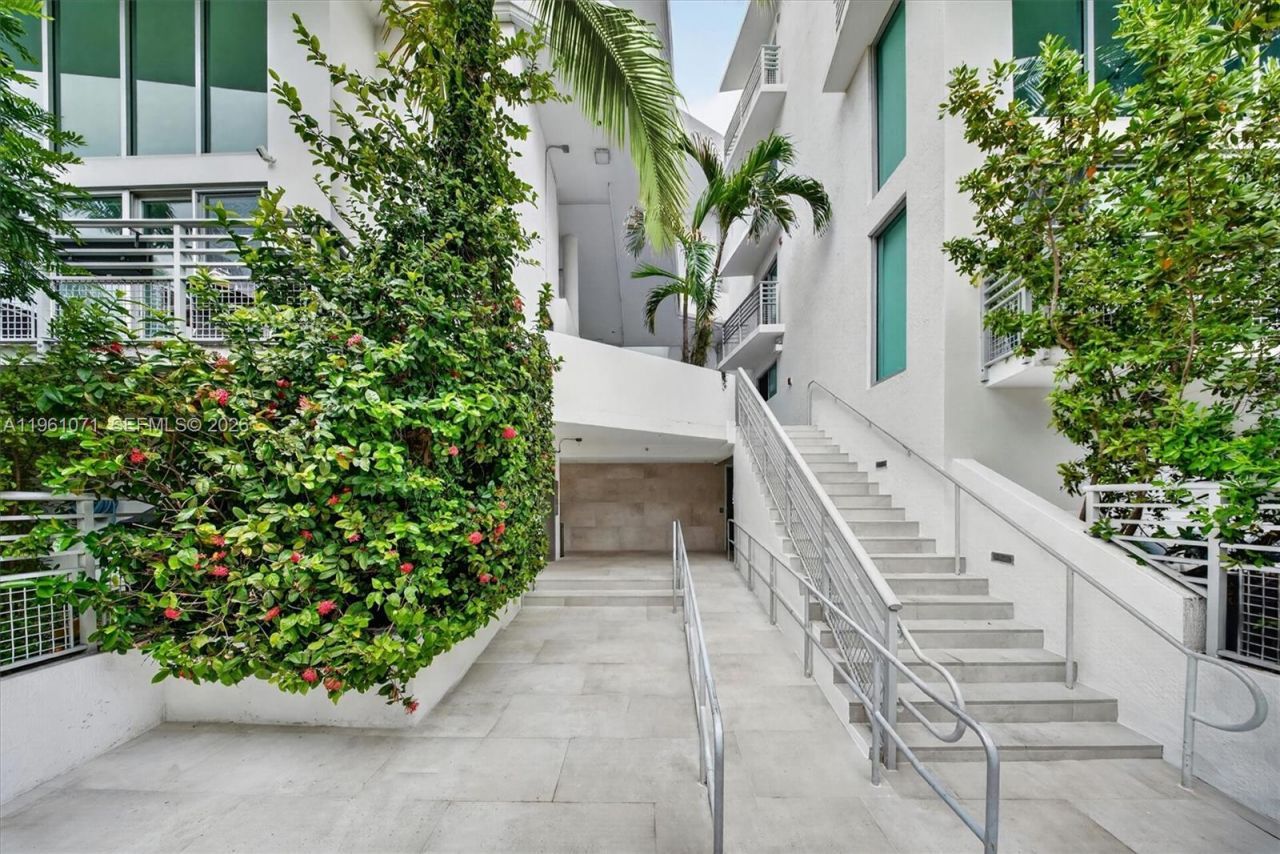 245 Michigan Ave, Unit LP-4, Miami Beach, FL 33139 Photo