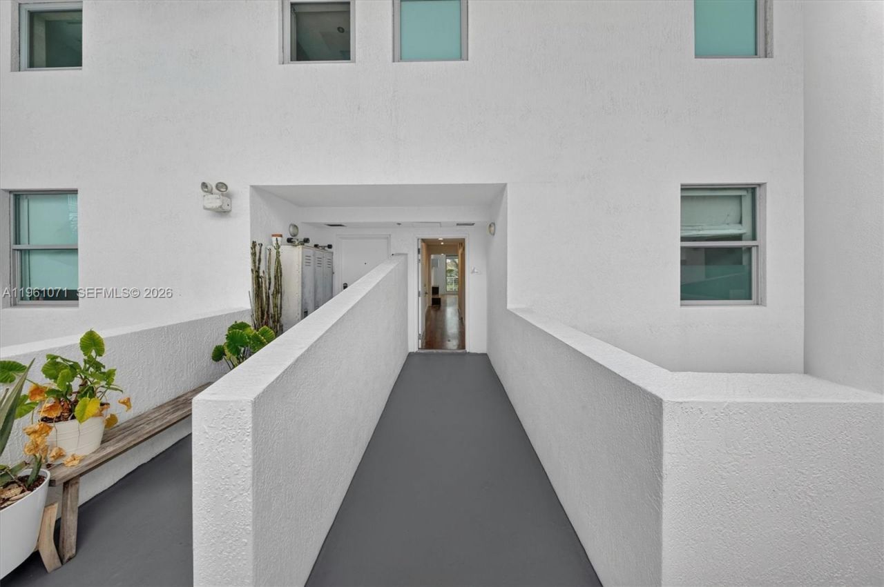 245 Michigan Ave, Unit LP-4, Miami Beach, FL 33139 Photo