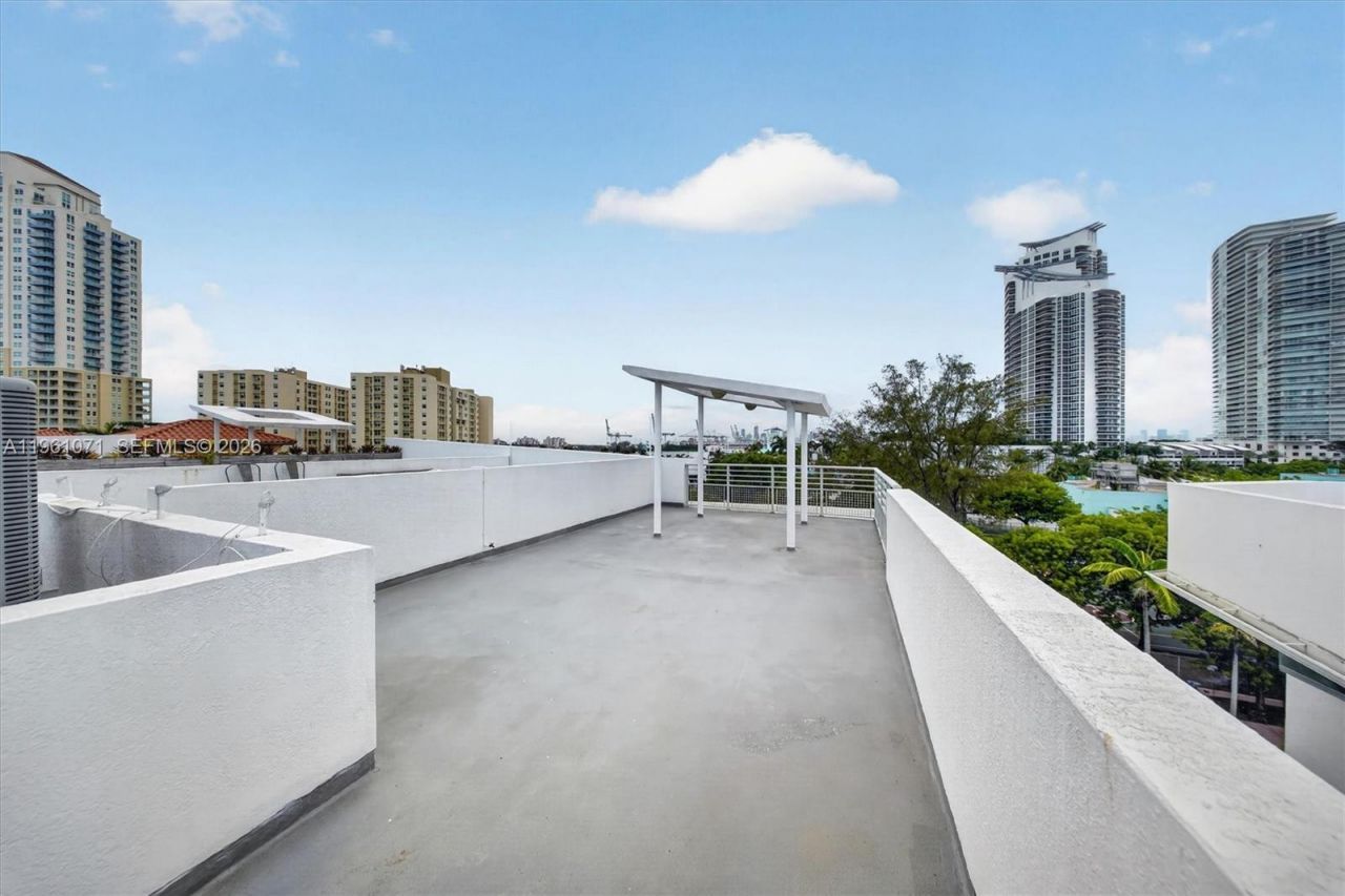245 Michigan Ave, Unit LP-4, Miami Beach, FL 33139 Photo