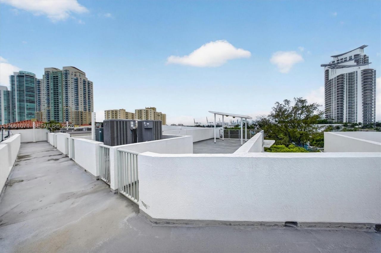 245 Michigan Ave, Unit LP-4, Miami Beach, FL 33139 Photo