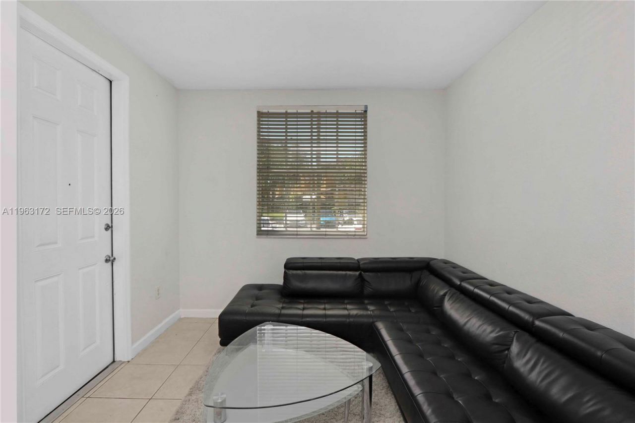 9353 SW 227th St, Unit 5-21, Cutler Bay, FL 33190 Photo