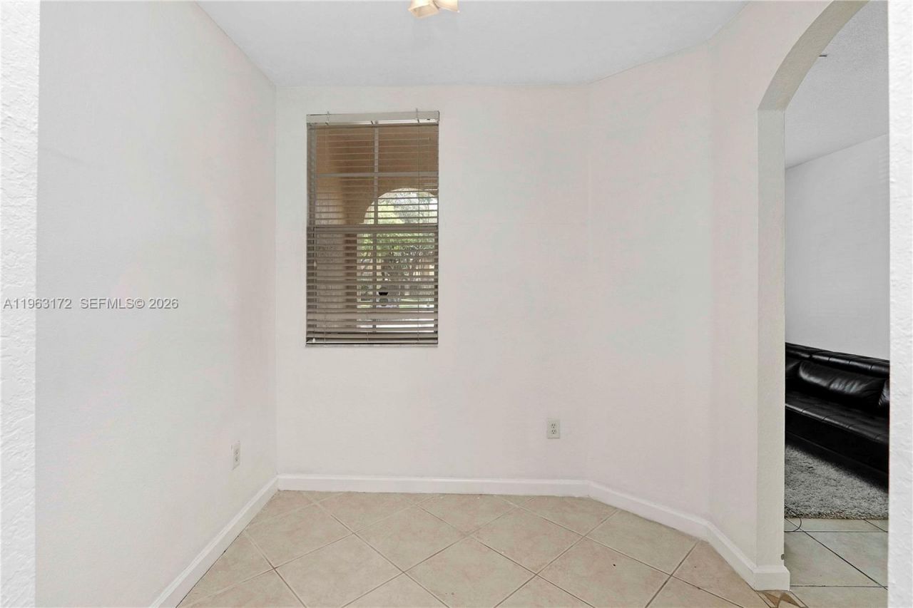 9353 SW 227th St, Unit 5-21, Cutler Bay, FL 33190 Photo