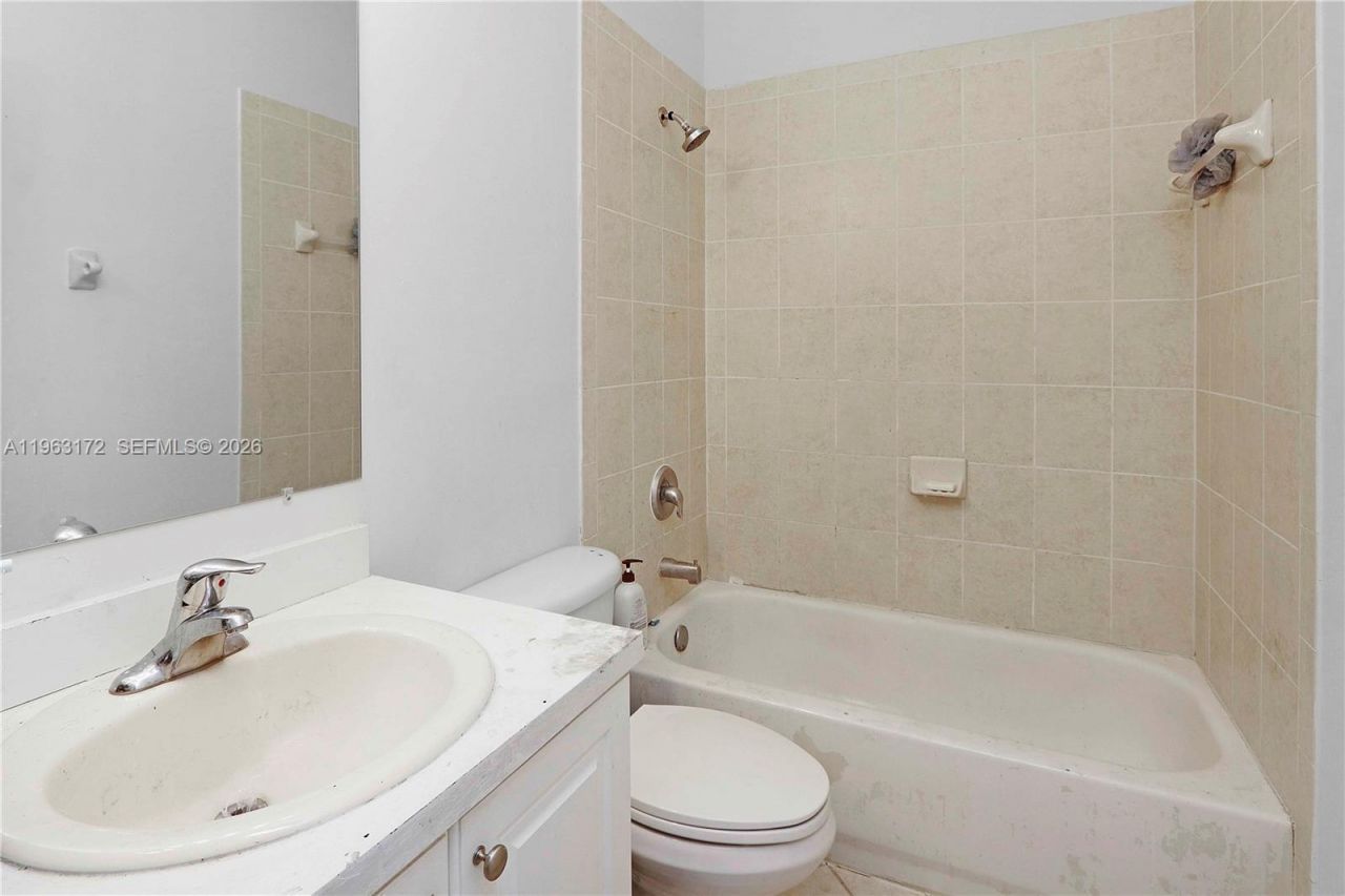 9353 SW 227th St, Unit 5-21, Cutler Bay, FL 33190 Photo