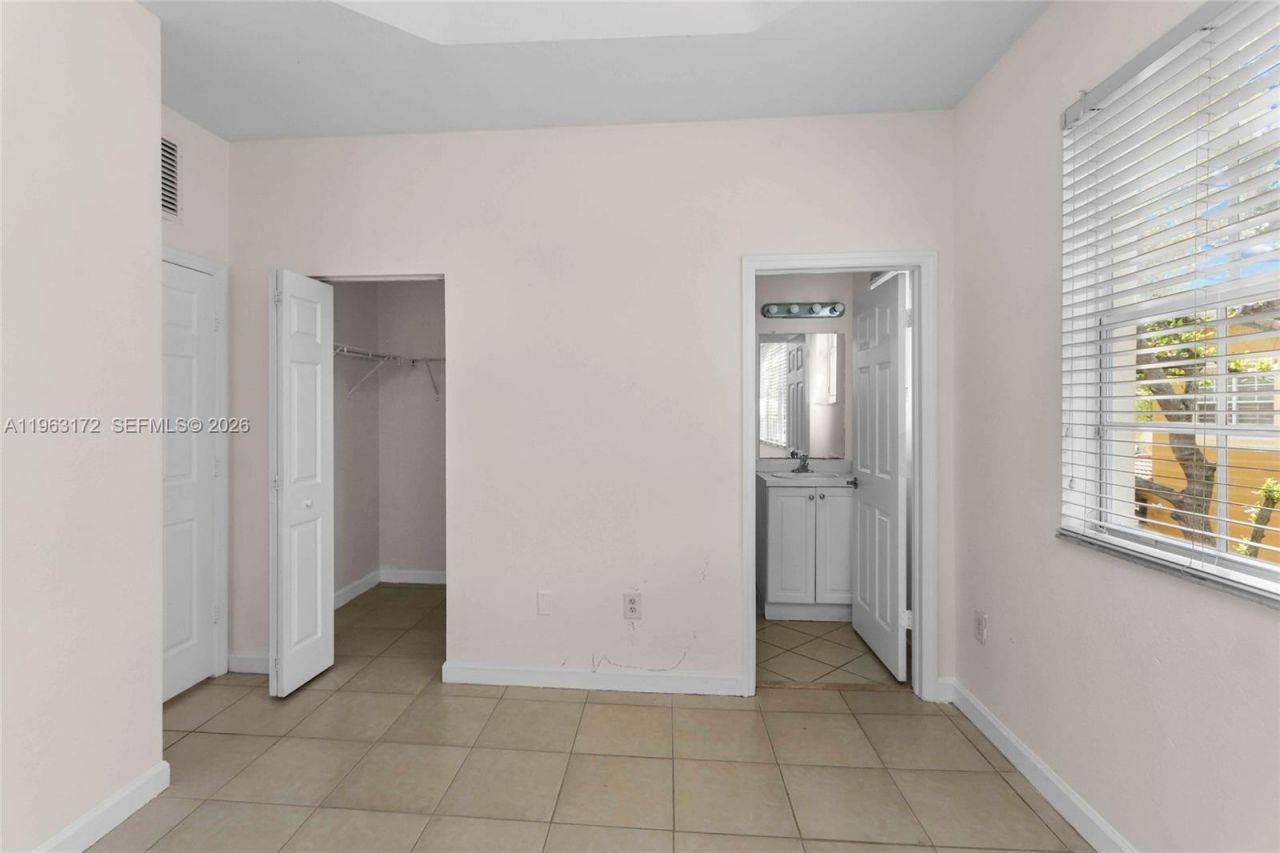 9353 SW 227th St, Unit 5-21, Cutler Bay, FL 33190 Photo