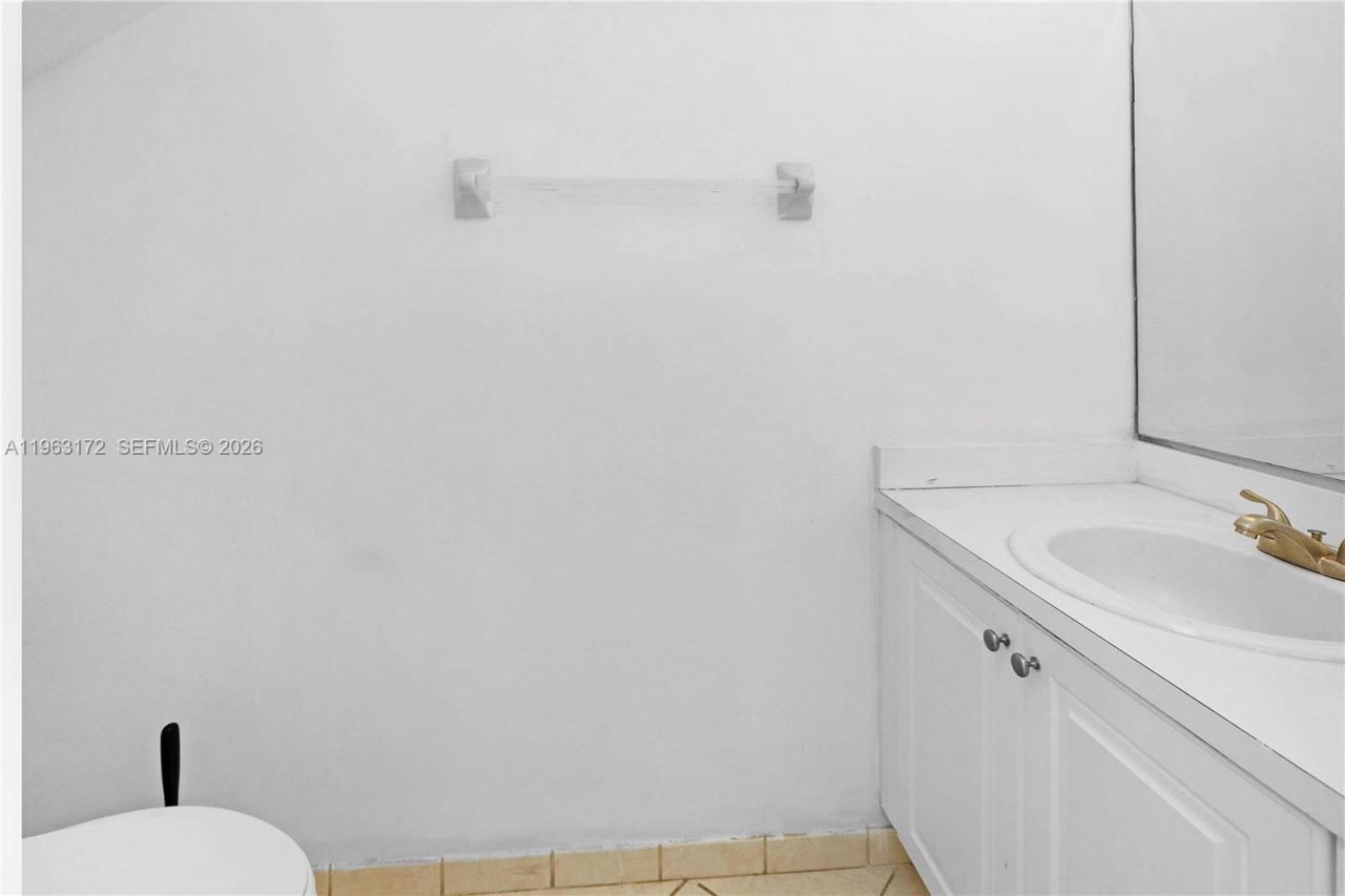 9353 SW 227th St, Unit 5-21, Cutler Bay, FL 33190 Photo