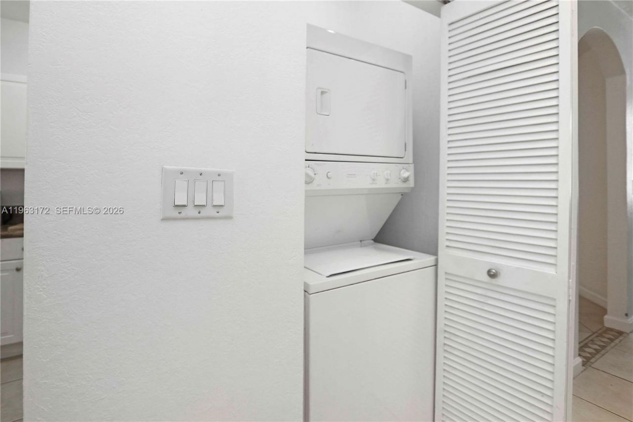 9353 SW 227th St, Unit 5-21, Cutler Bay, FL 33190 Photo