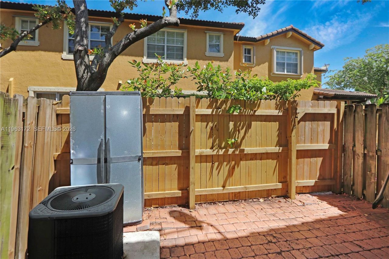 9353 SW 227th St, Unit 5-21, Cutler Bay, FL 33190 Photo