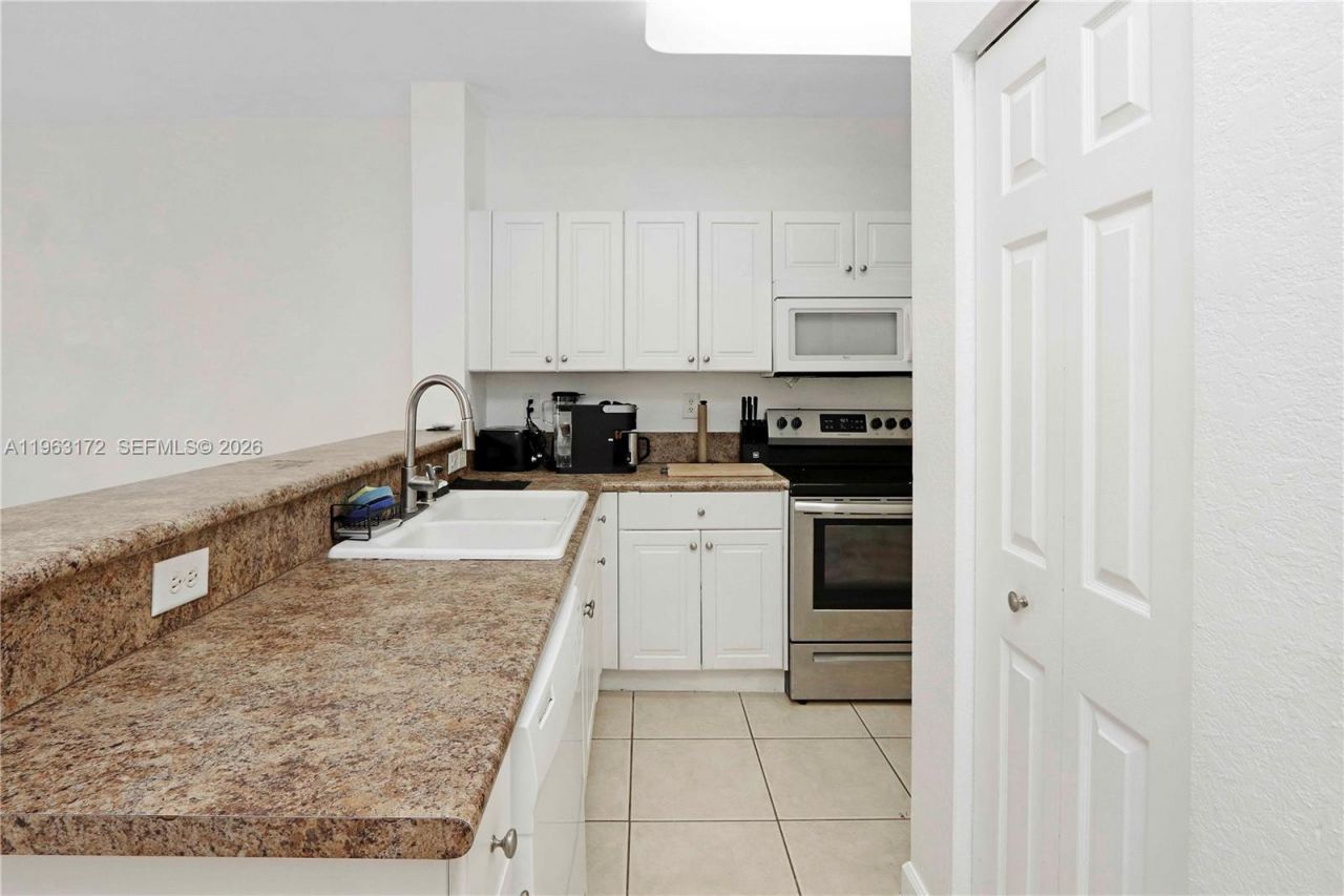 9353 SW 227th St, Unit 5-21, Cutler Bay, FL 33190 Photo