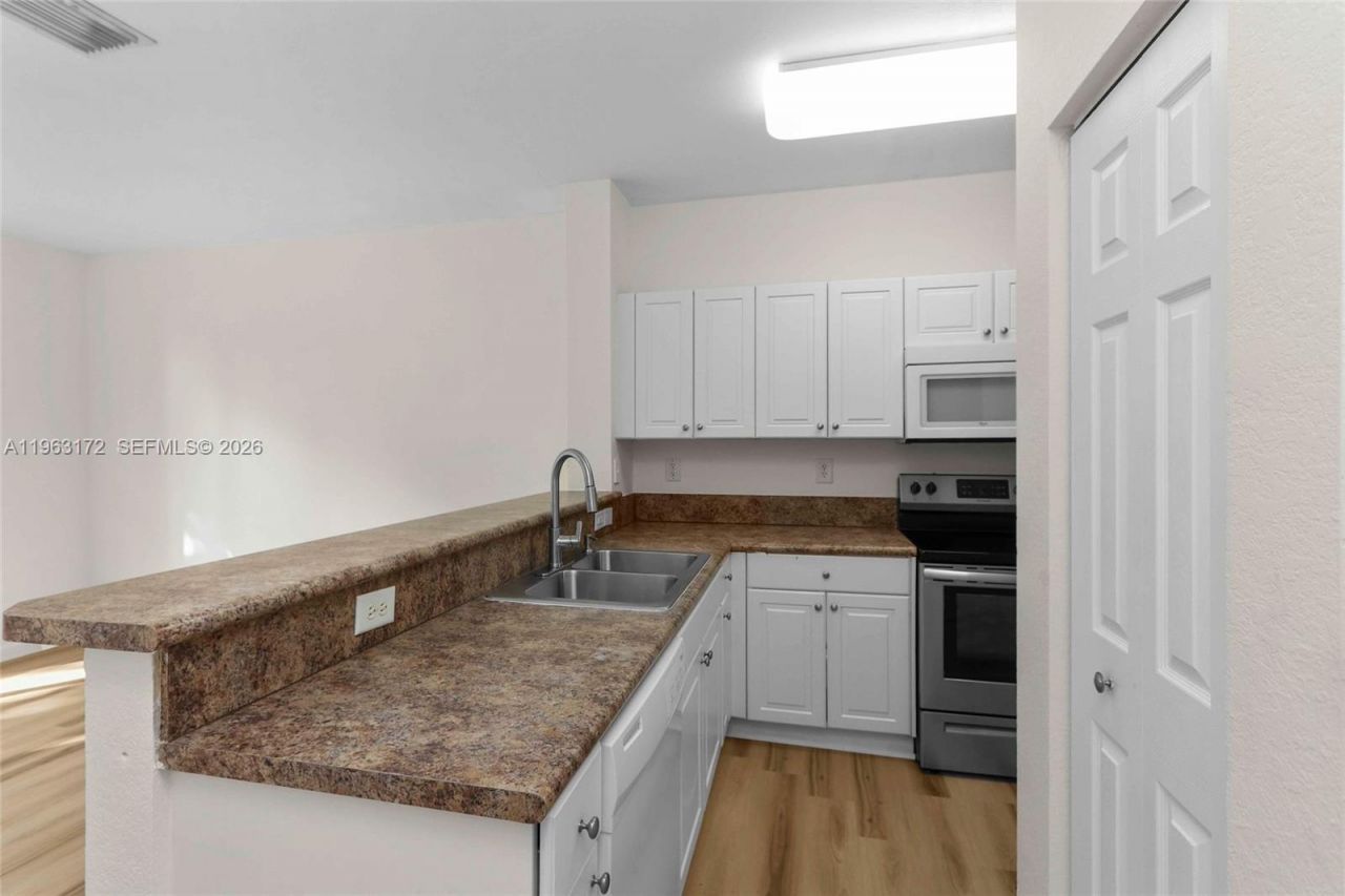 9353 SW 227th St, Unit 5-21, Cutler Bay, FL 33190 Photo