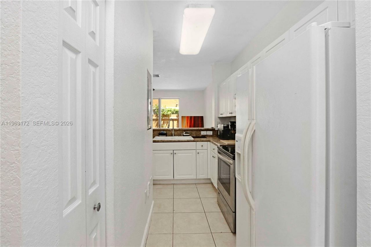 9353 SW 227th St, Unit 5-21, Cutler Bay, FL 33190 Photo