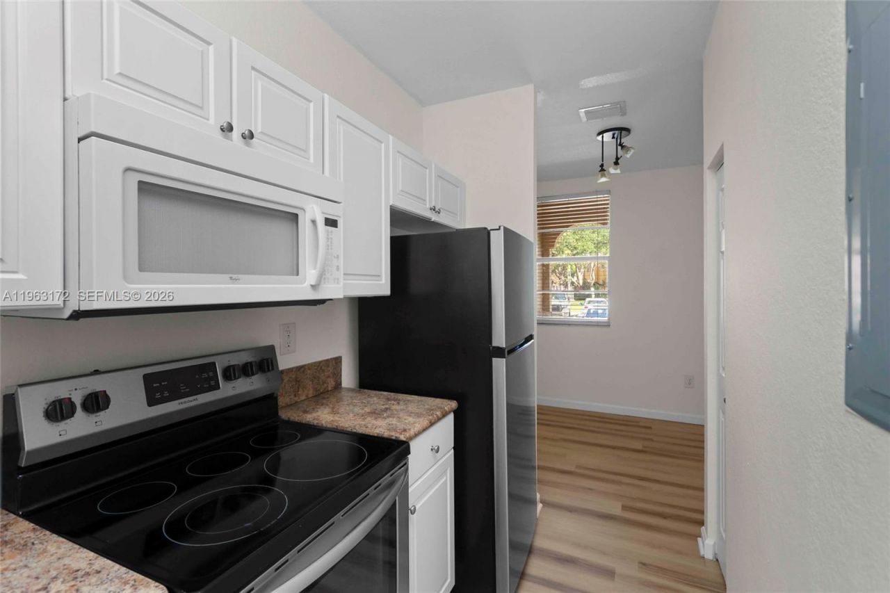 9353 SW 227th St, Unit 5-21, Cutler Bay, FL 33190 Photo