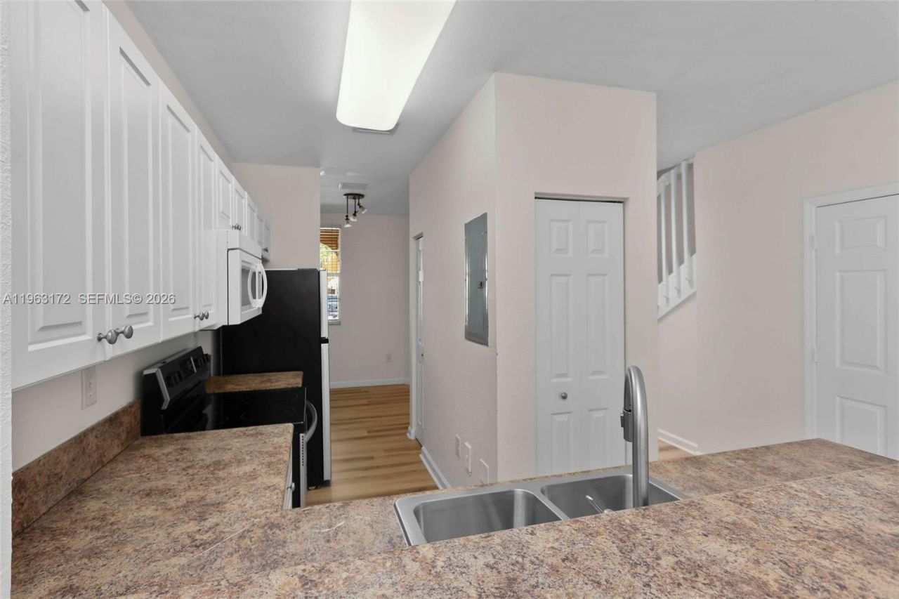 9353 SW 227th St, Unit 5-21, Cutler Bay, FL 33190 Photo