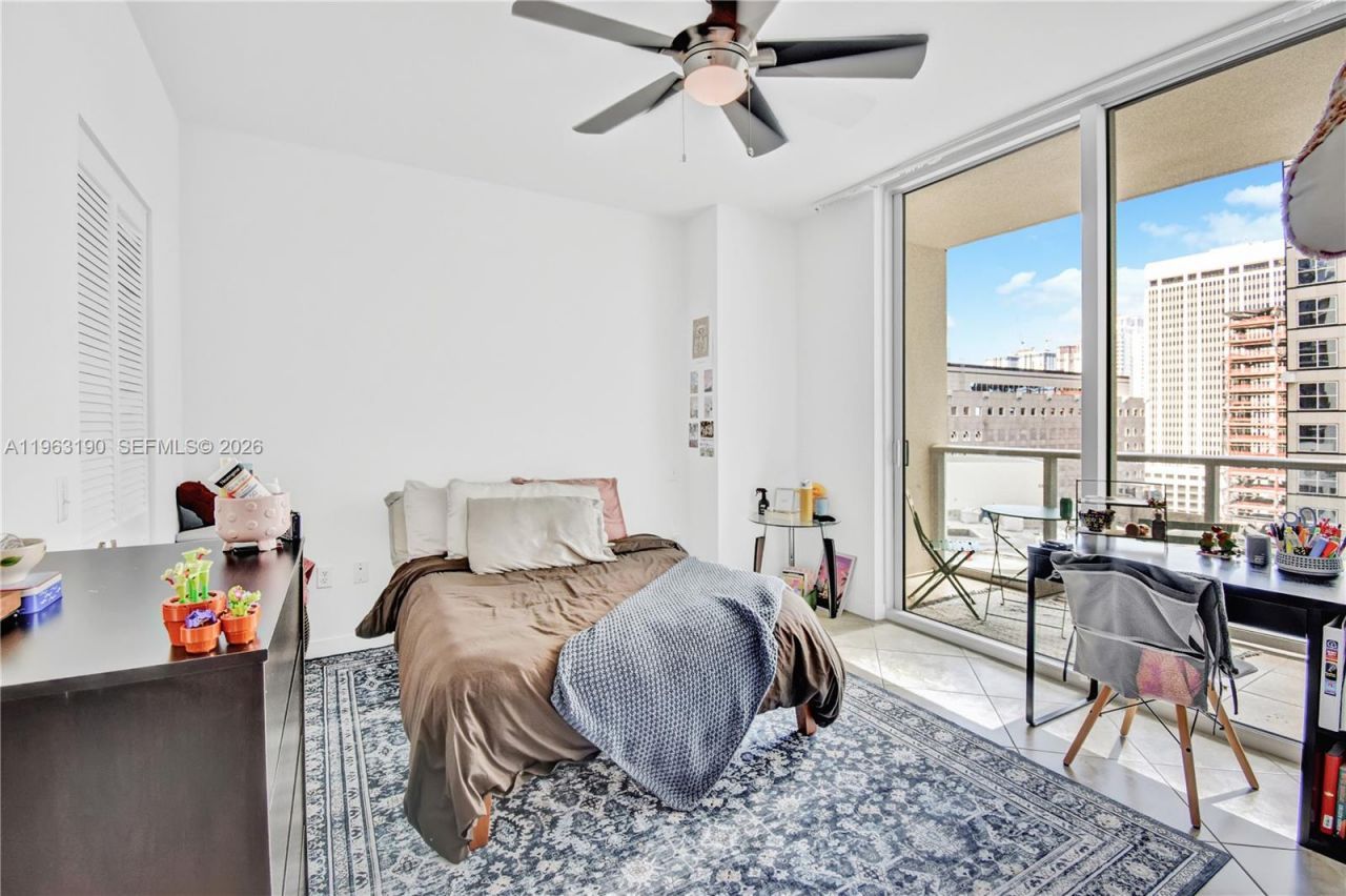 300 S Biscayne Blvd , Unit T-1405, Miami, FL 33131 Photo