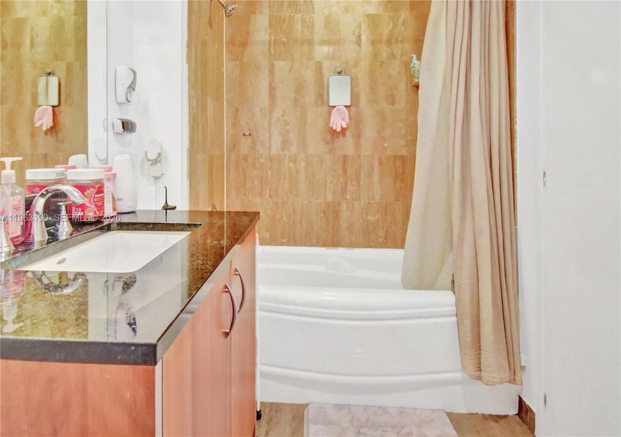 300 S Biscayne Blvd , Unit T-1405, Miami, FL 33131 Photo