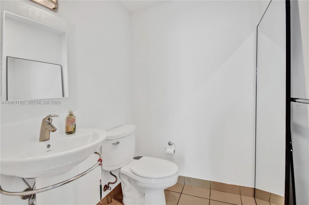 300 S Biscayne Blvd , Unit T-1405, Miami, FL 33131 Photo