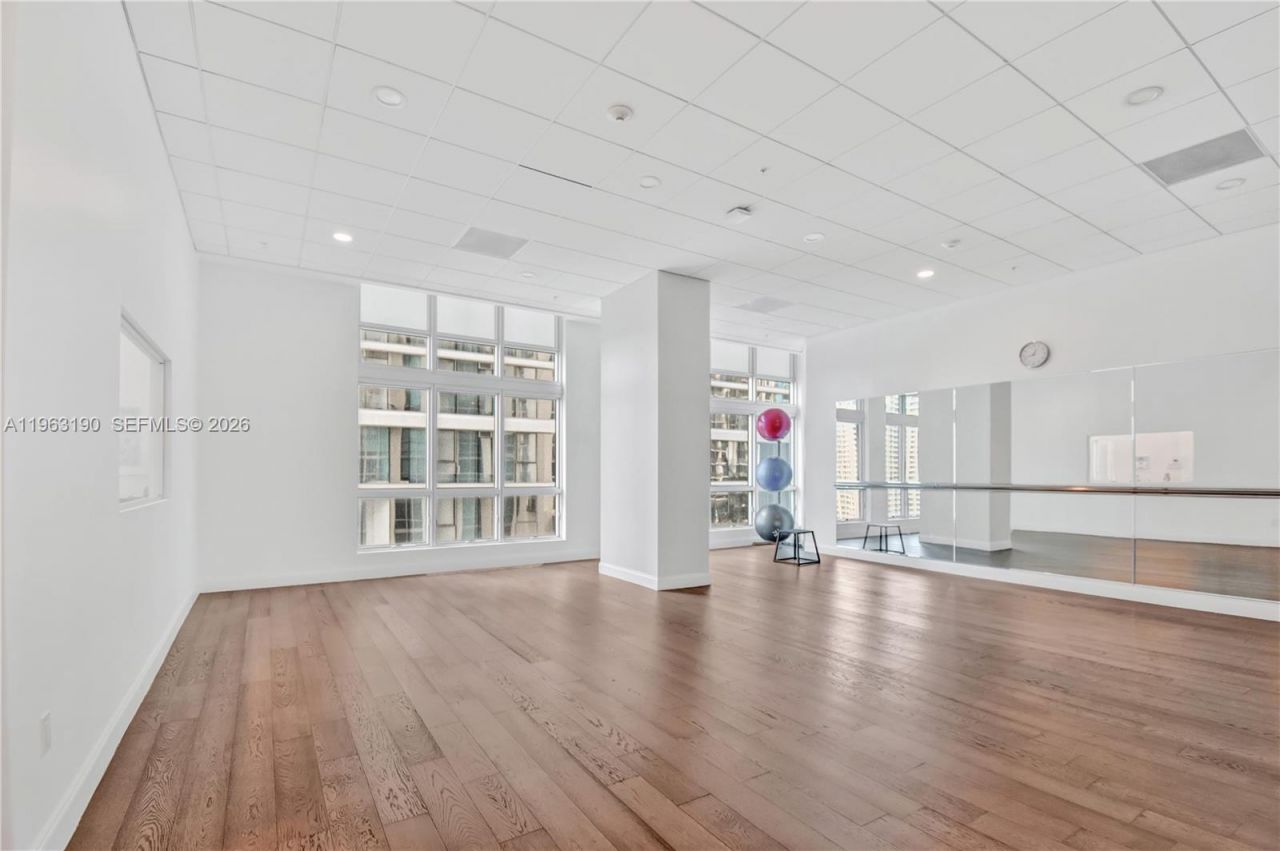 300 S Biscayne Blvd , Unit T-1405, Miami, FL 33131 Photo