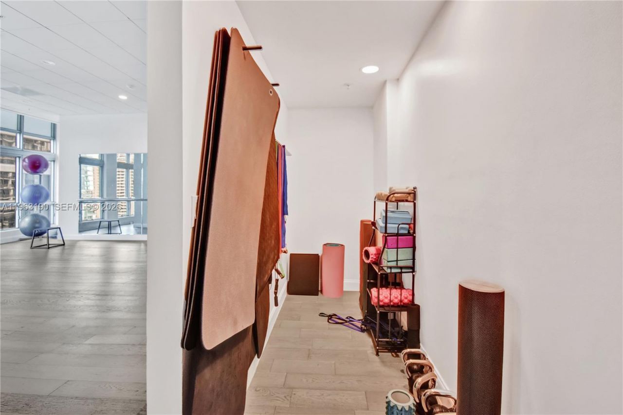 300 S Biscayne Blvd , Unit T-1405, Miami, FL 33131 Photo