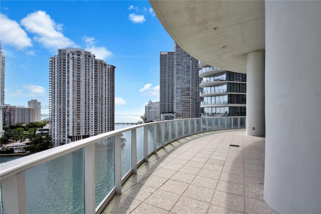 300 S Biscayne Blvd , Unit T-1405, Miami, FL 33131 Photo