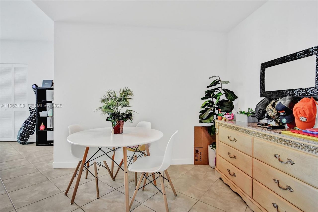 300 S Biscayne Blvd , Unit T-1405, Miami, FL 33131 Photo