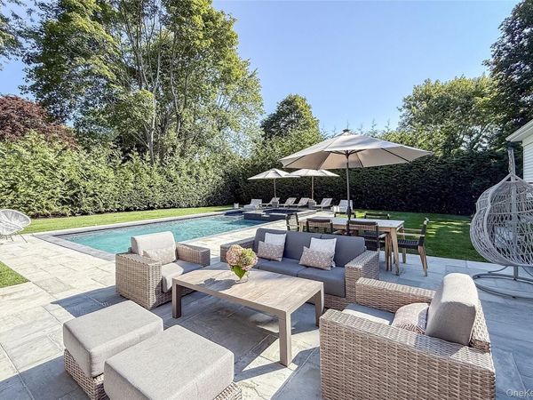 121 Ponquogue Avenue , Hampton Bays, NY 11946