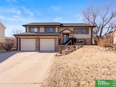 902 Iron Road, Papillion, NE 68046