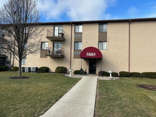 5885 Beechcroft Road, Unit 313, Columbus, OH 43229 Main Photo