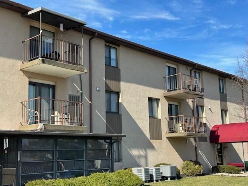 5885 Beechcroft Road, Unit 313, Columbus, OH 43229 Photo 2