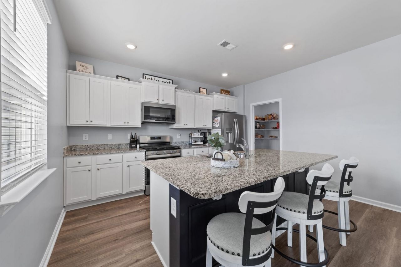 1098 Ridgeford Dr. Photo 11