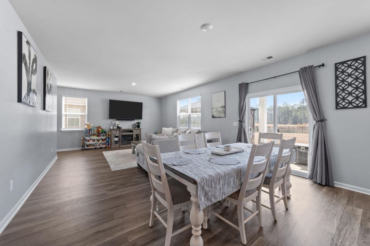 1098 Ridgeford Dr. Photo 7