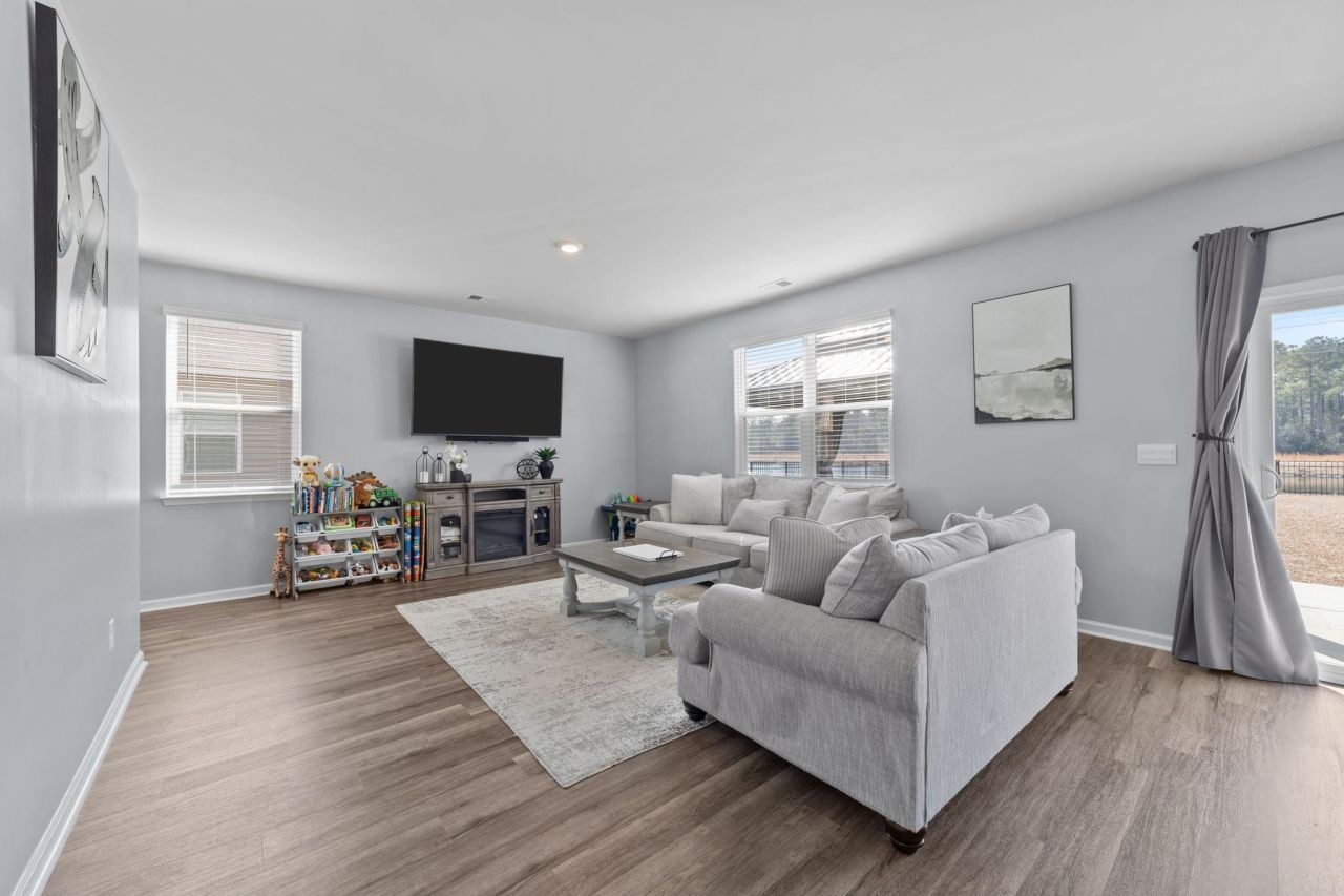 1098 Ridgeford Dr. Photo 8