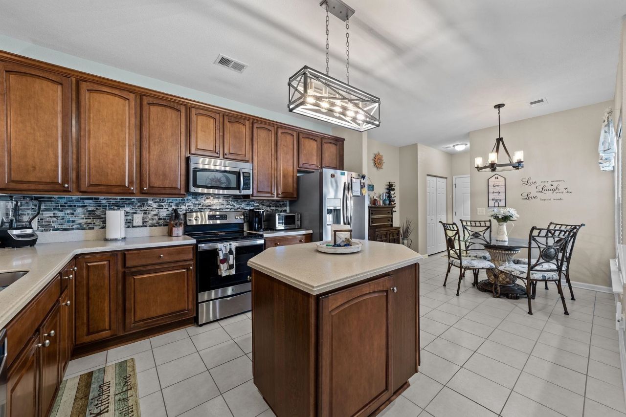 107 Chenoa Dr.  Photo 8