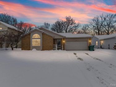 870 Alpine Drive, Brighton, MI 48116