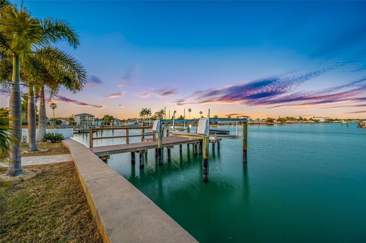 17161 2nd Street E, North Redington Beach, FL 33708 Photo