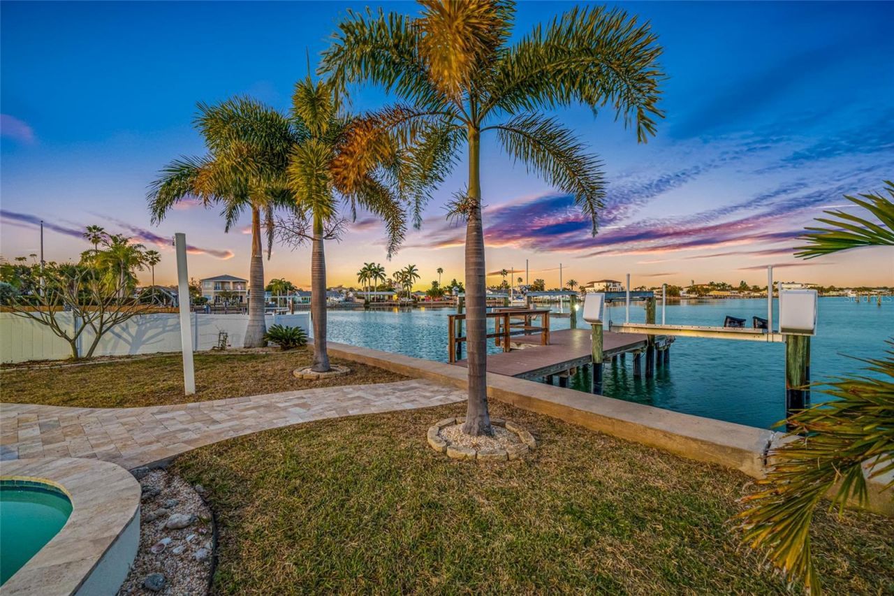 17161 2nd Street E, North Redington Beach, FL 33708 Photo