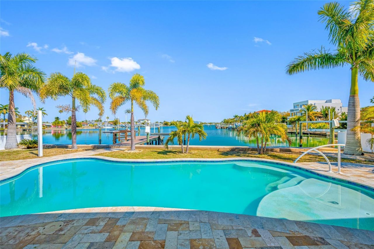 17161 2nd Street E, North Redington Beach, FL 33708 Photo