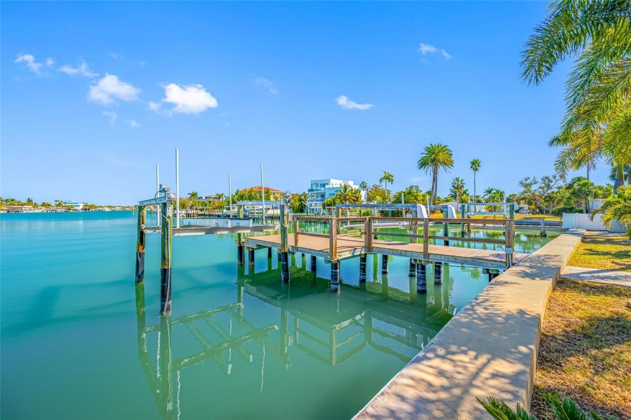 17161 2nd Street E, North Redington Beach, FL 33708 Photo