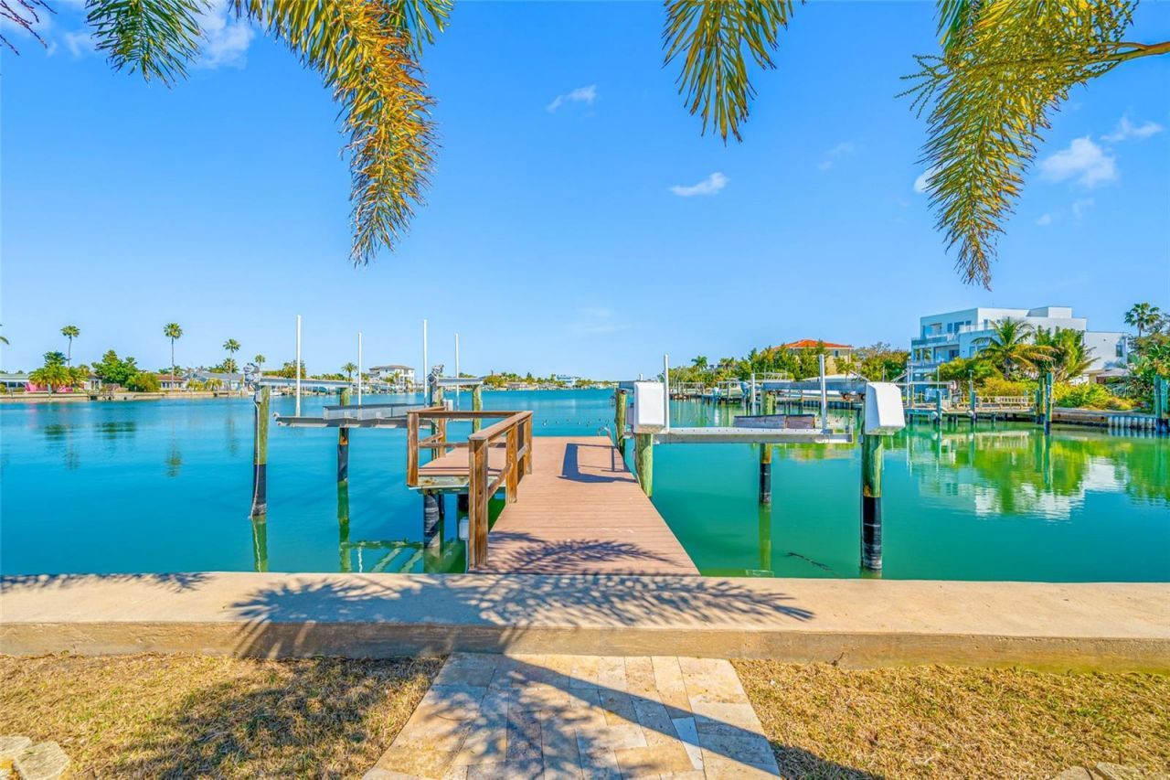 17161 2nd Street E, North Redington Beach, FL 33708 Photo